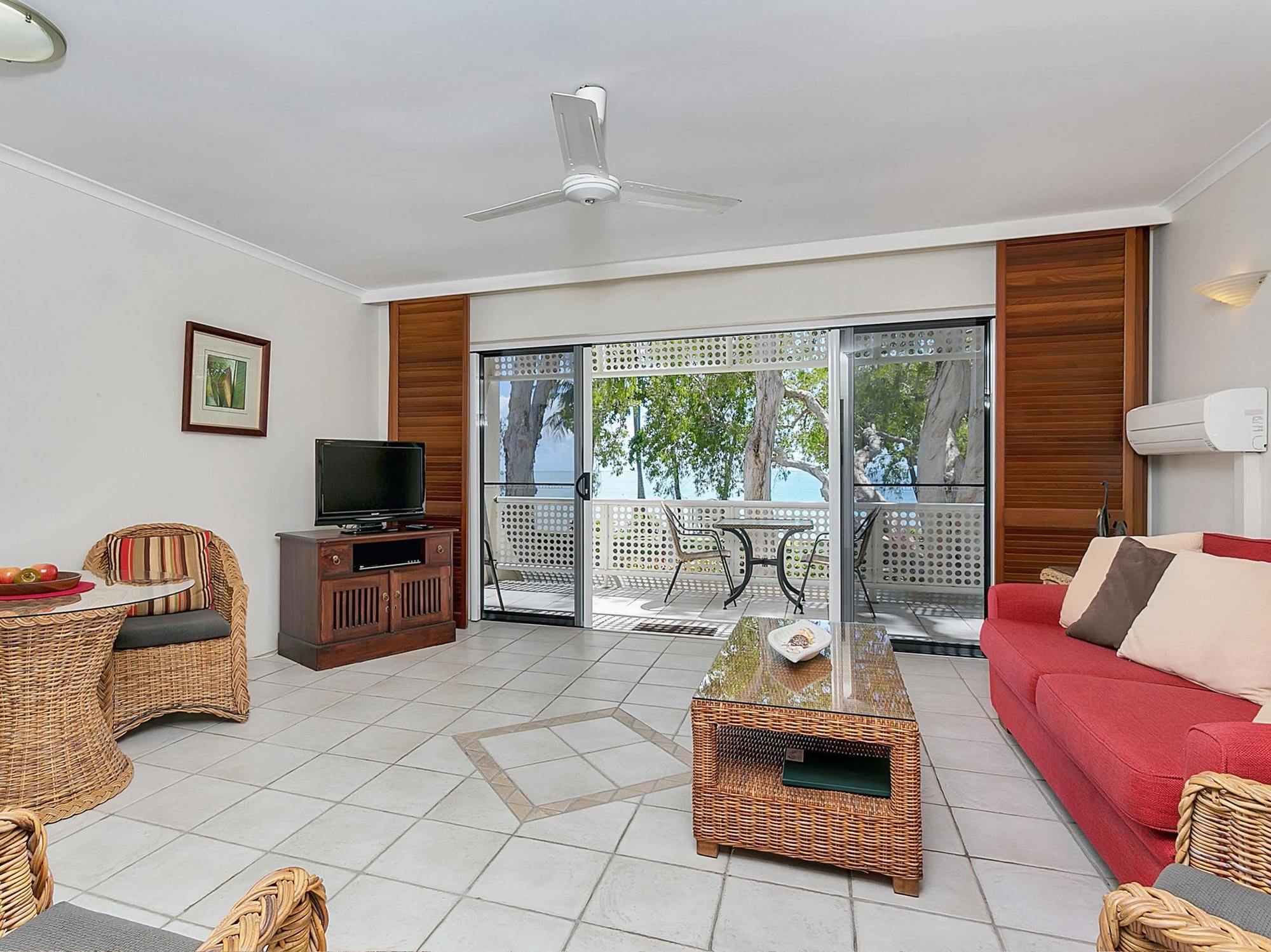 On Palm Cove Beachfront Apartments Extérieur photo